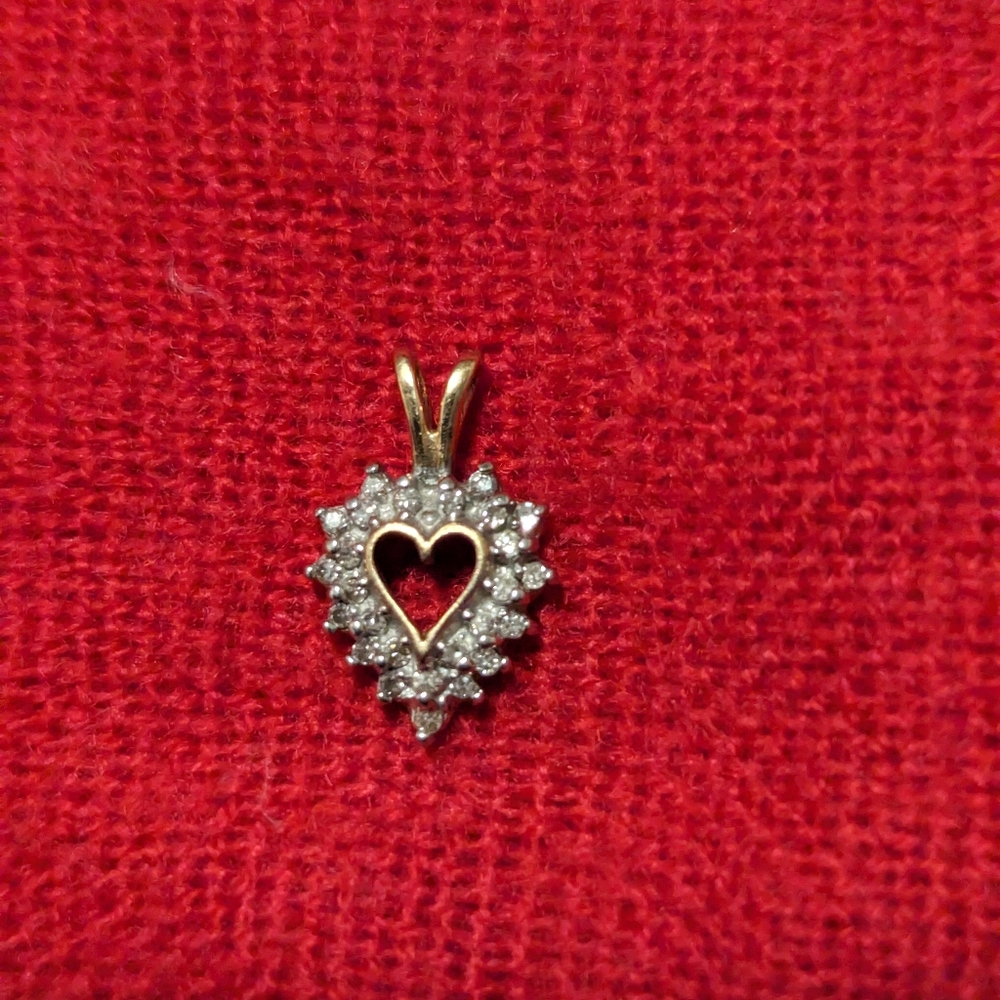 10 k gold and diamond pendant